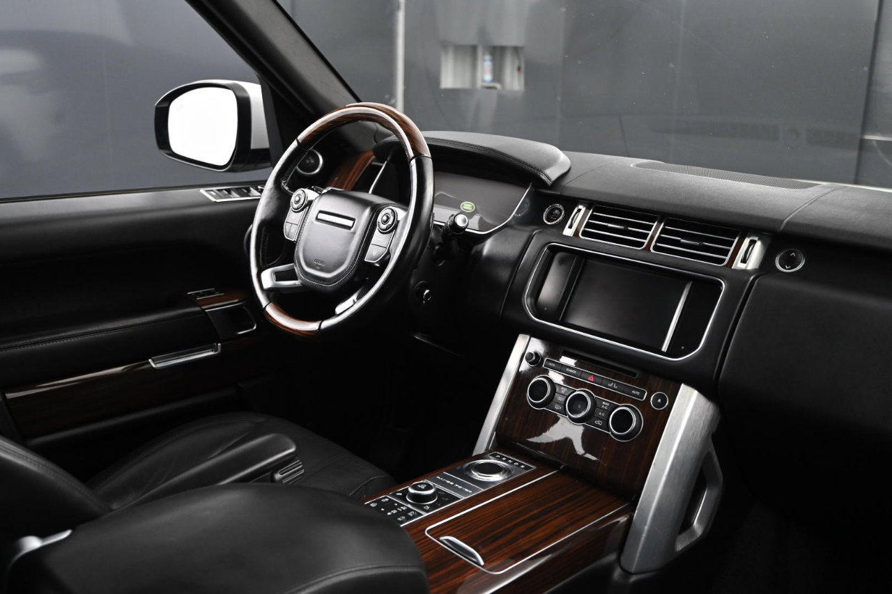 Used 2016 Land Rover Range Rover HSE image 42