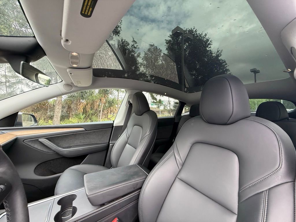 Used 2025 Tesla Model Y Long Range image 21