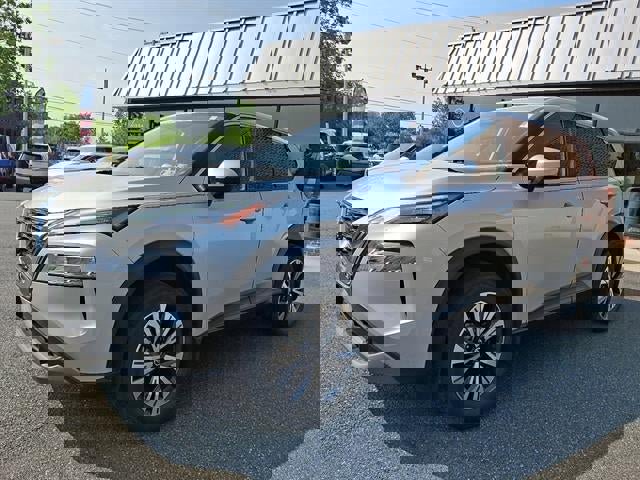 Certified 2021 Nissan Rogue SV image 3