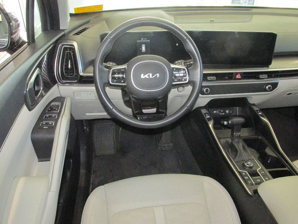 Used 2025 Kia Sorento S image 14