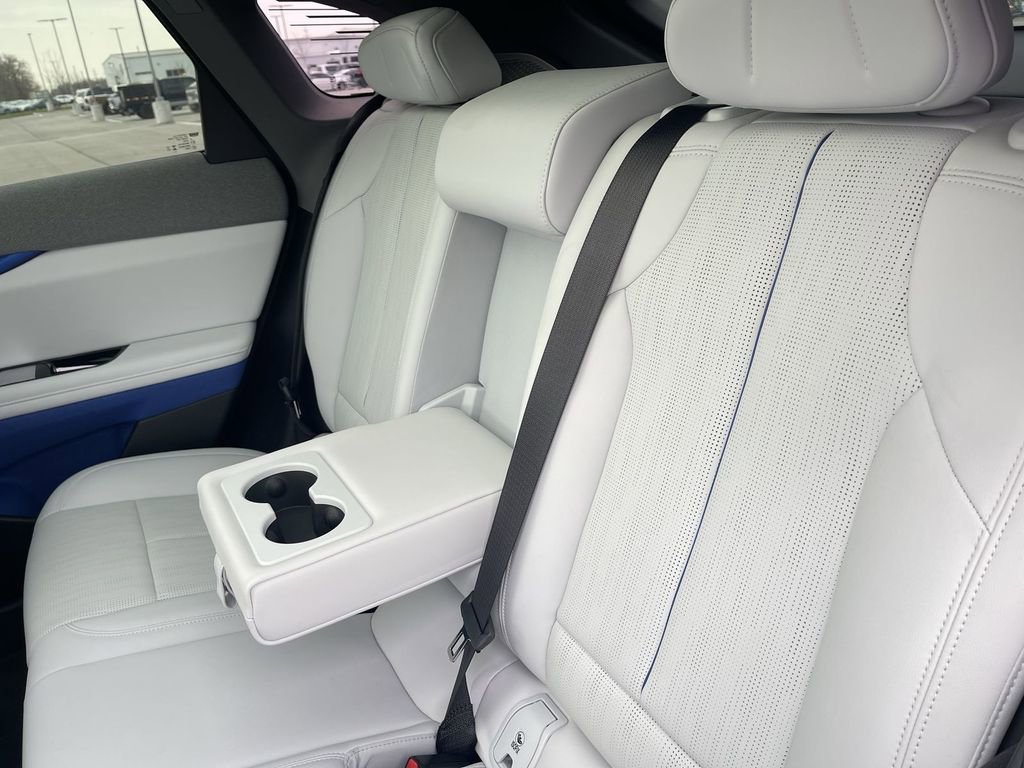 Certified 2025 Cadillac Optiq Sport 2 image 28