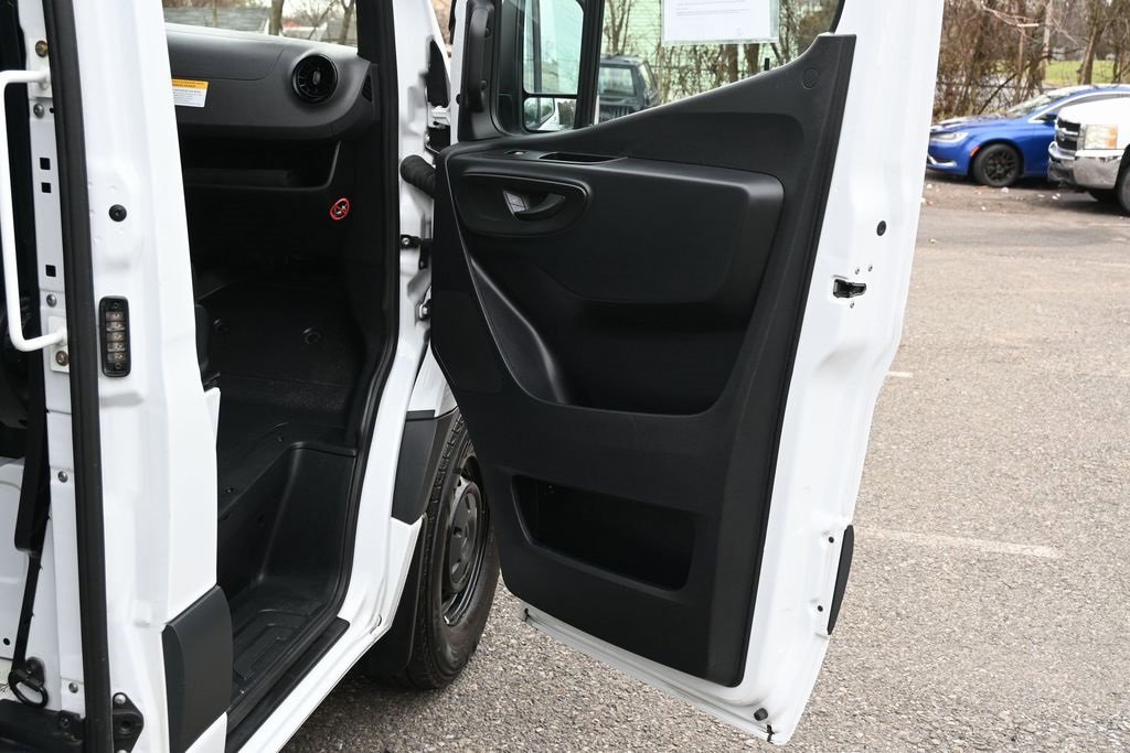 Used 2025 Mercedes-Benz Sprinter 2500 image 28
