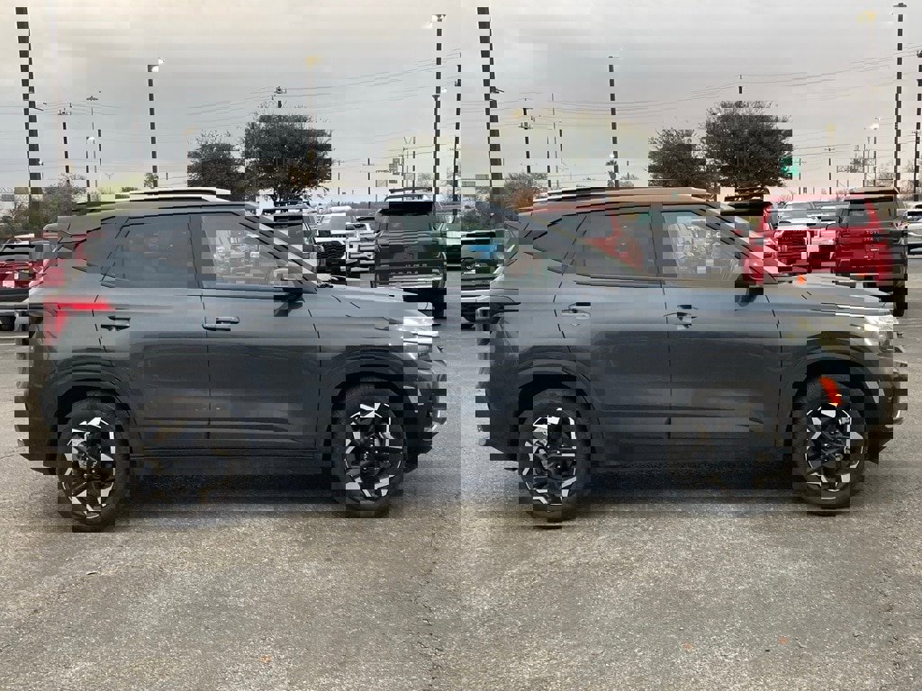 Used 2025 Kia Seltos S image 3