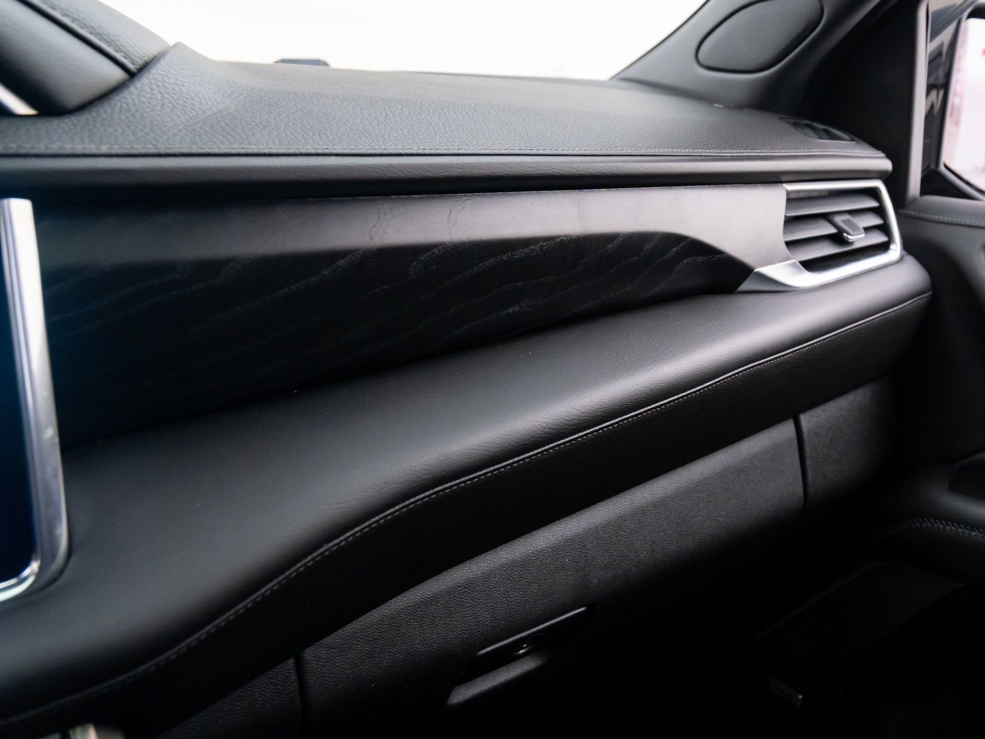 Used 2022 GMC Yukon Denali w/ Denali Premium Package image 30