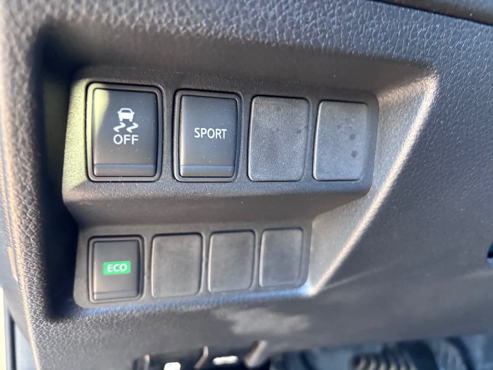 Used 2016 Nissan Rogue SV FWD image 11