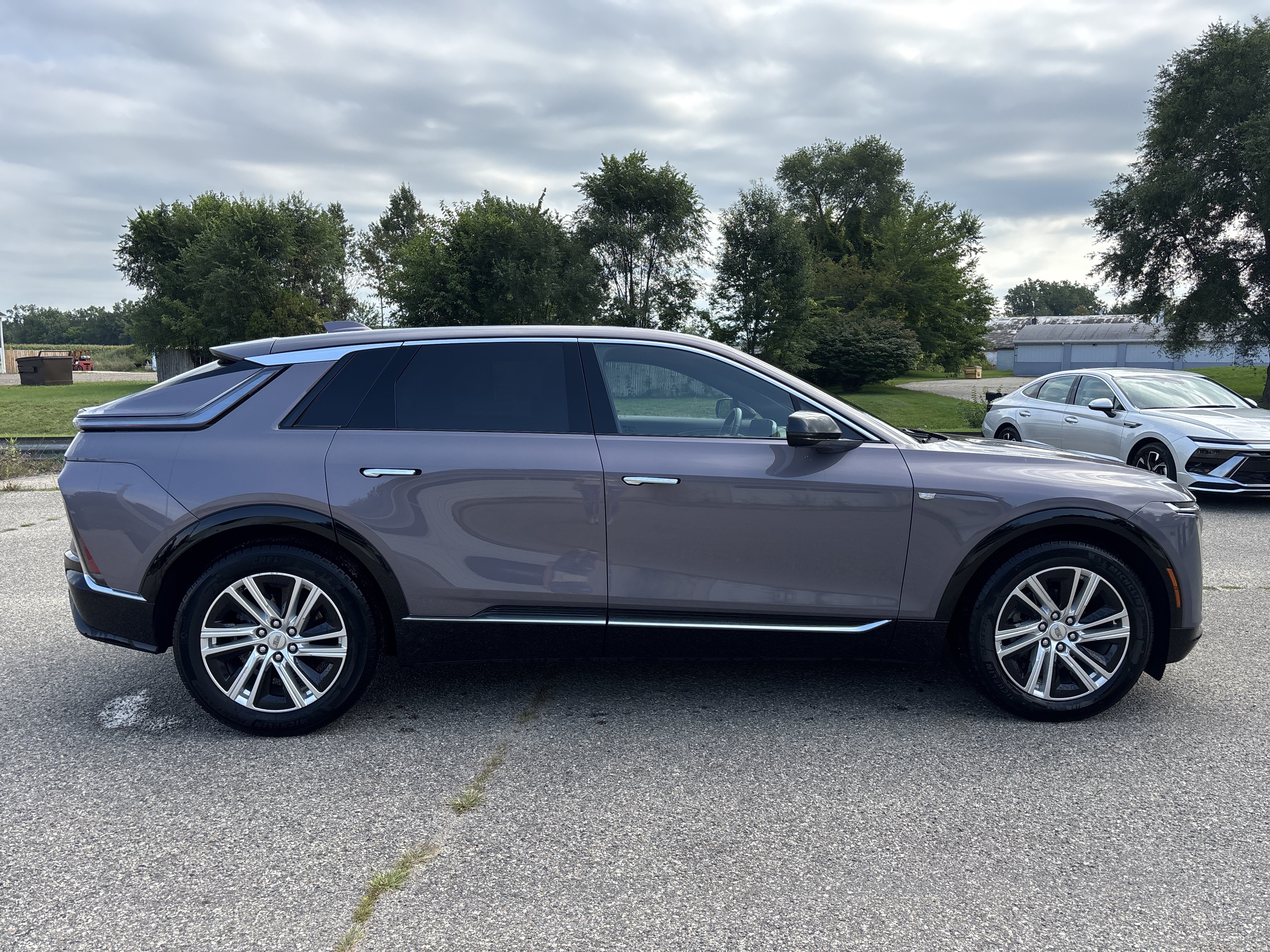 Used 2024 Cadillac Lyriq Tech AWD/4WD image 2