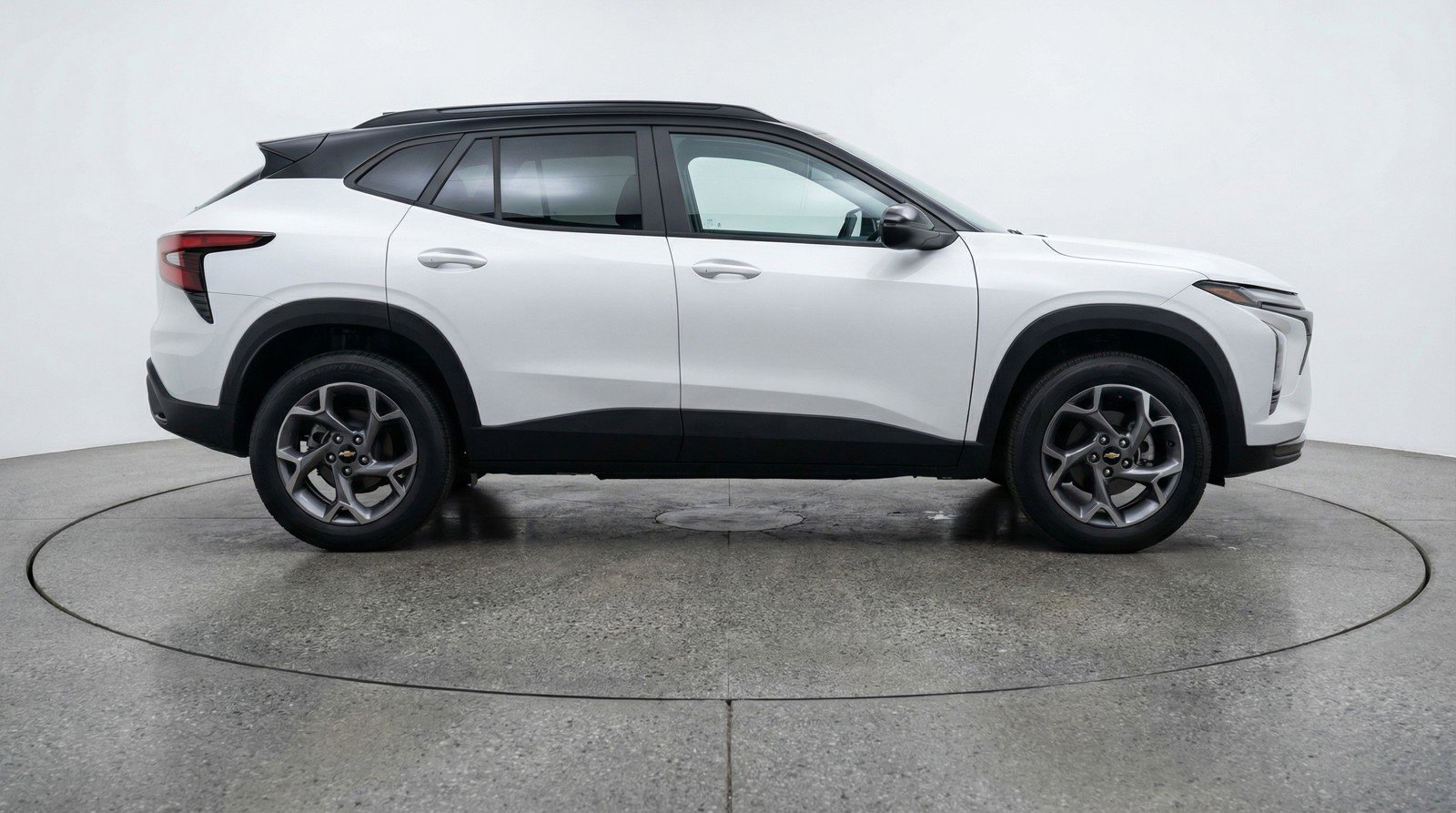 Used 2025 Chevrolet Trax LT FWD image 11