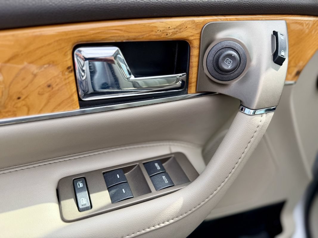 Used 2013 Lincoln MKX AWD image 26