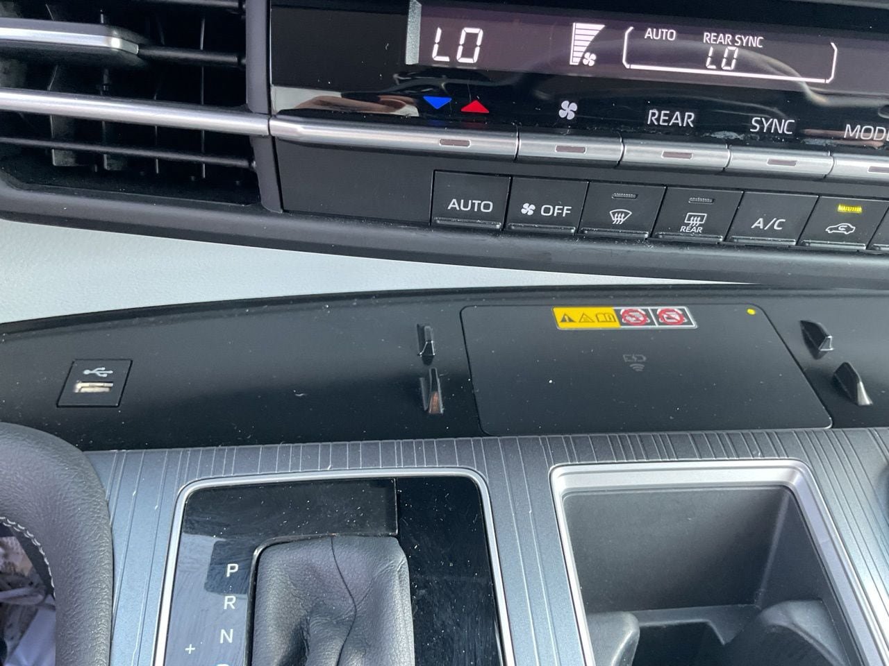 Used 2025 Toyota Sienna LE FWD image 28