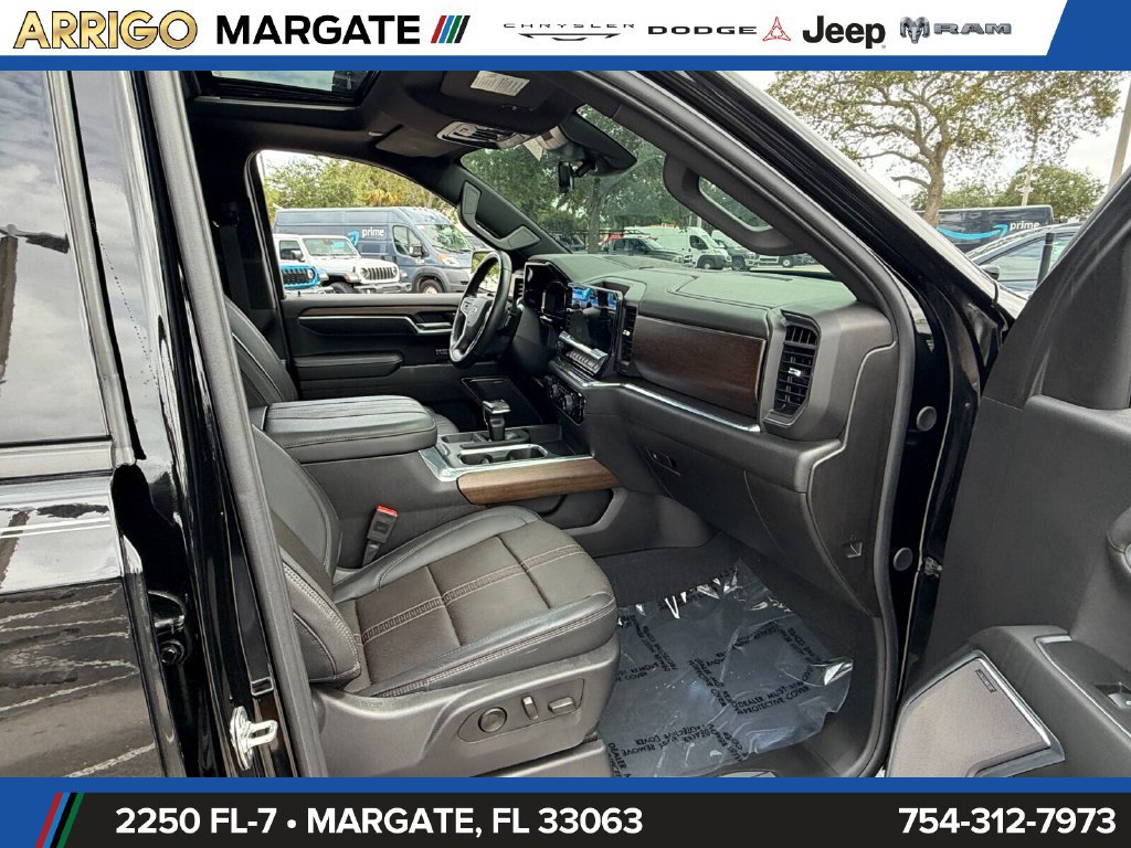 Used 2025 Chevrolet Silverado 1500 High Country w/ High Country Premium Package AWD/4WD image 18