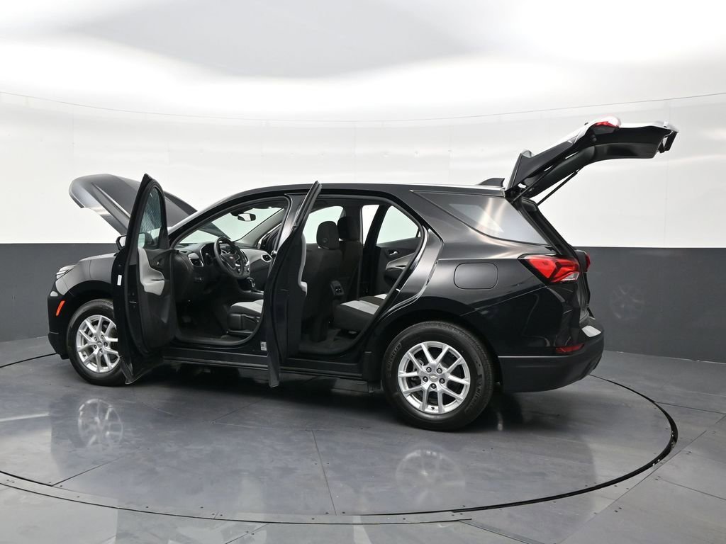 Used 2023 Chevrolet Equinox LS image 31