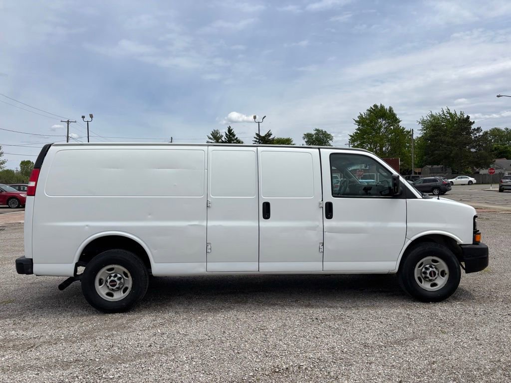 Used 2008 GMC Savana 2500 RWD image 2