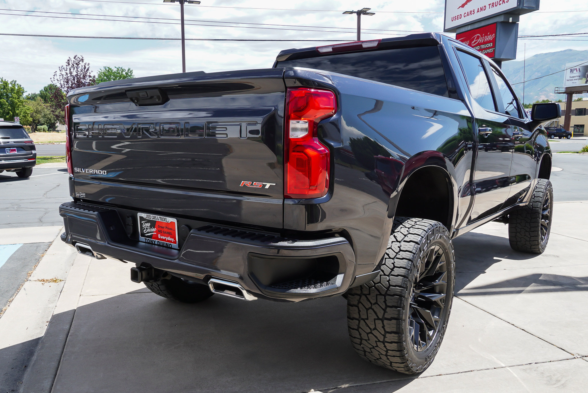 Used 2024 Chevrolet Silverado 1500 RST AWD/4WD image 8