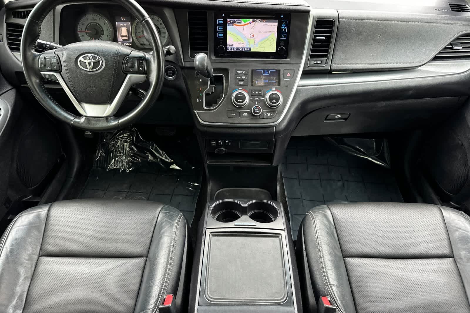 Used 2015 Toyota Sienna SE w/ SE Preferred Package FWD image 3