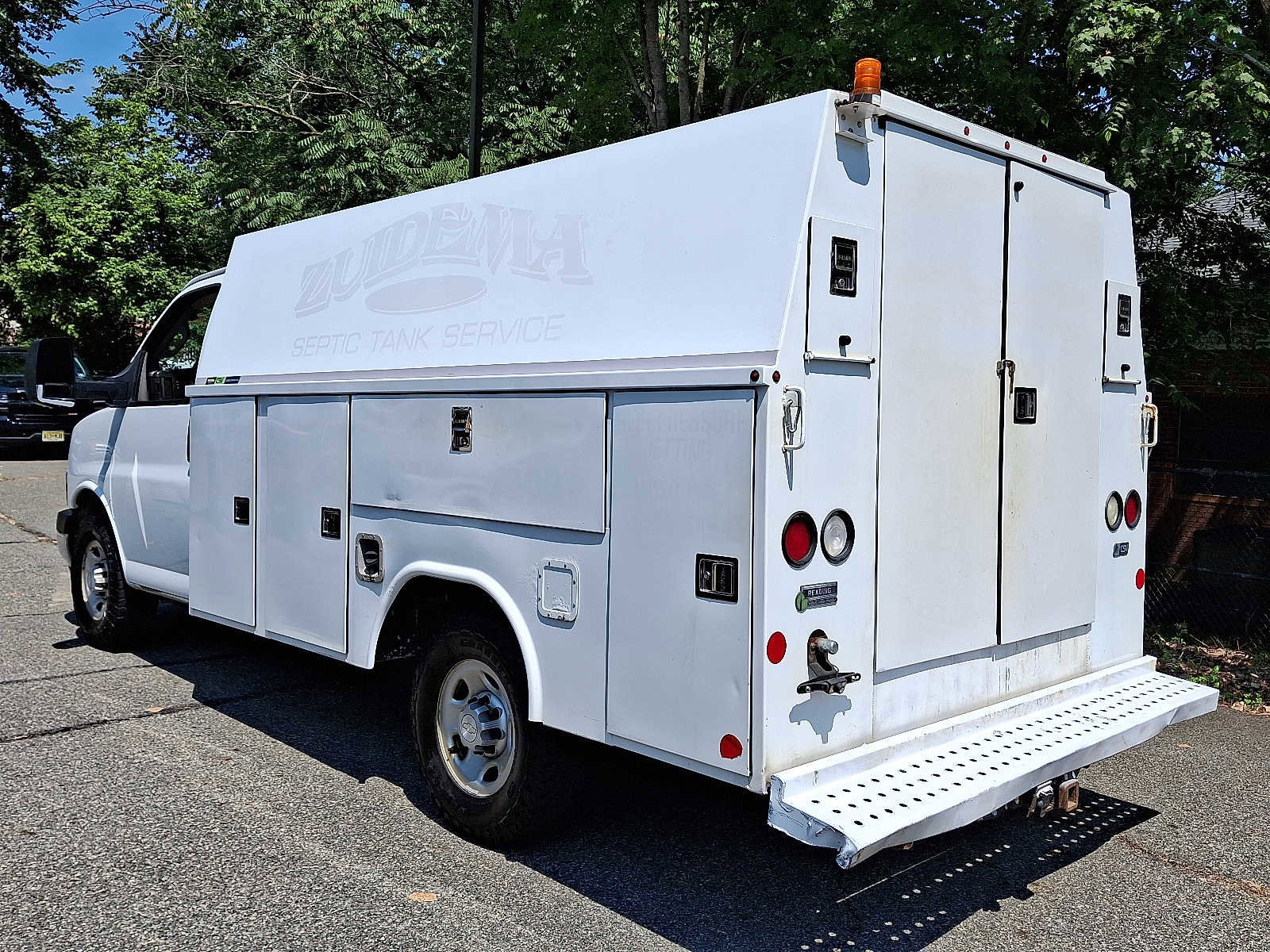 Used 2017 Chevrolet Express 3500 image 4