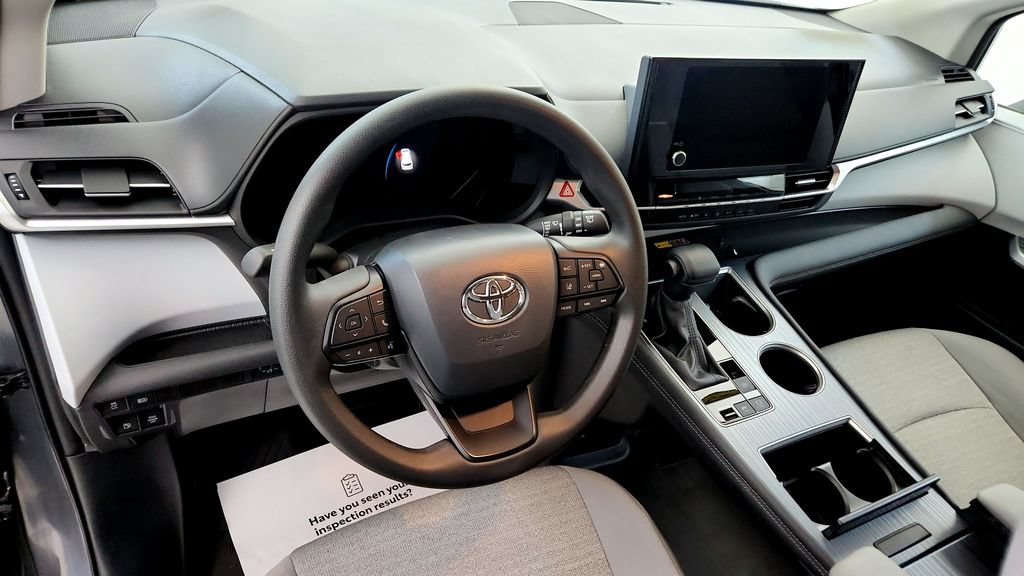 Certified 2025 Toyota Sienna LE AWD/4WD image 26