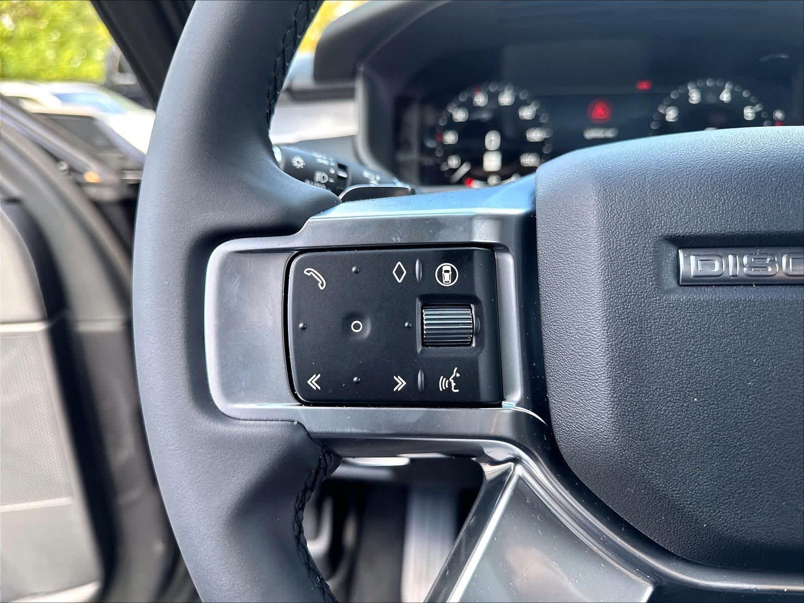 New 2026 Land Rover Discovery Dynamic SE AWD/4WD image 17