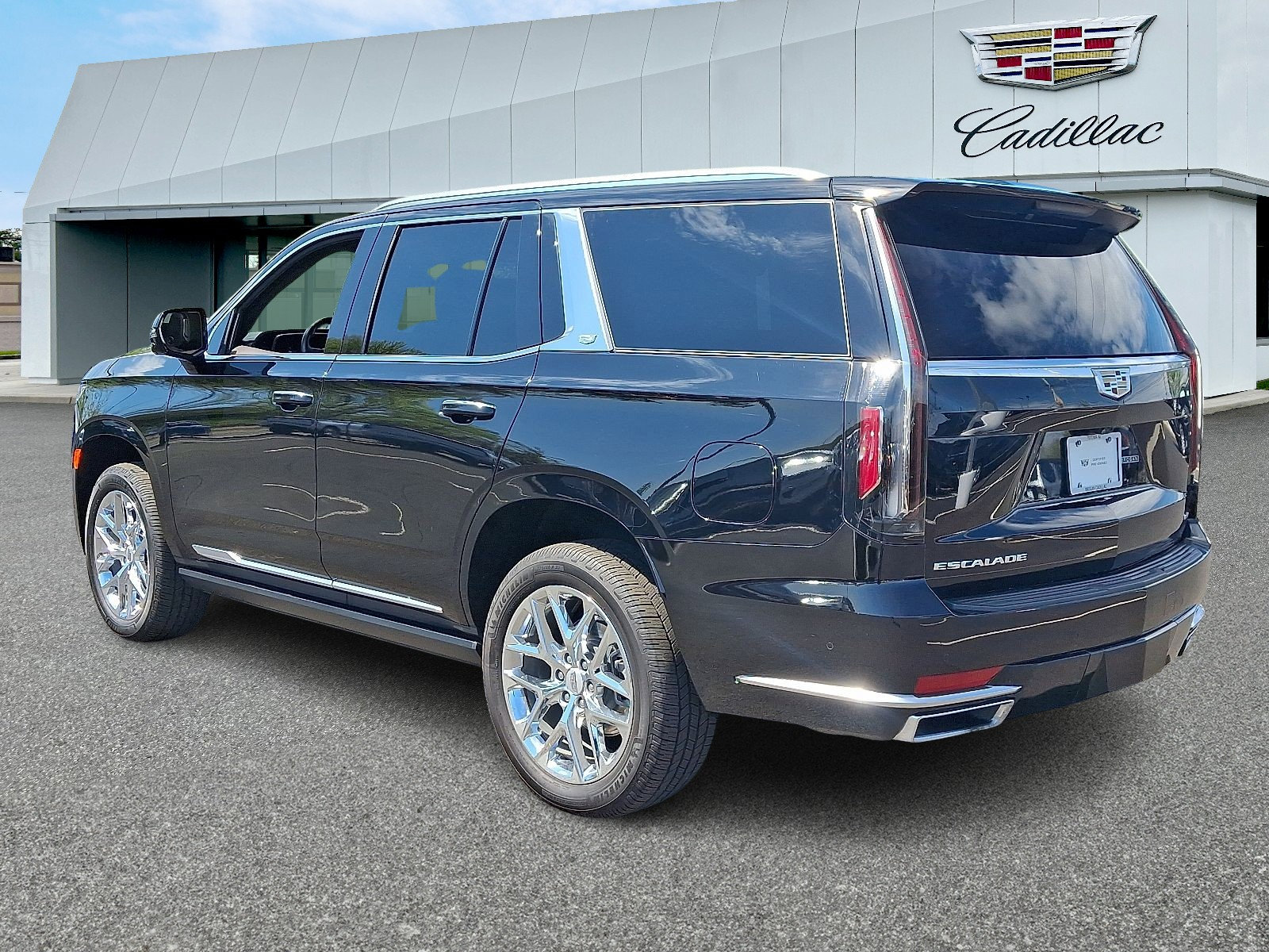 Certified 2024 Cadillac Escalade Premium Luxury Platinum image 3