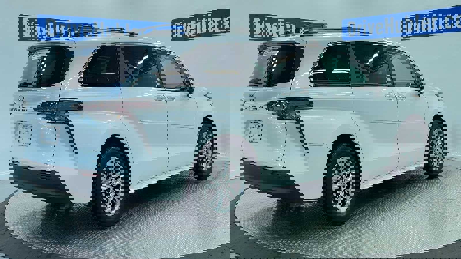 Used 2025 Toyota Sienna XLE w/ XLE Plus Package image 8