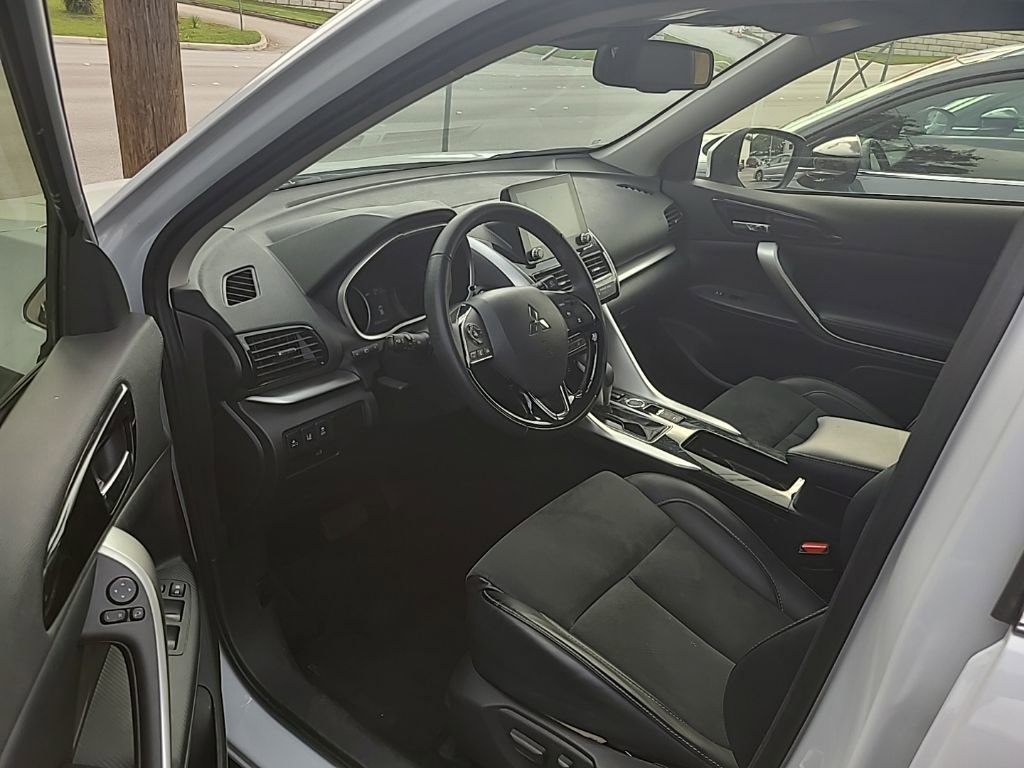 Used 2025 Mitsubishi Eclipse Cross SE AWD/4WD image 3