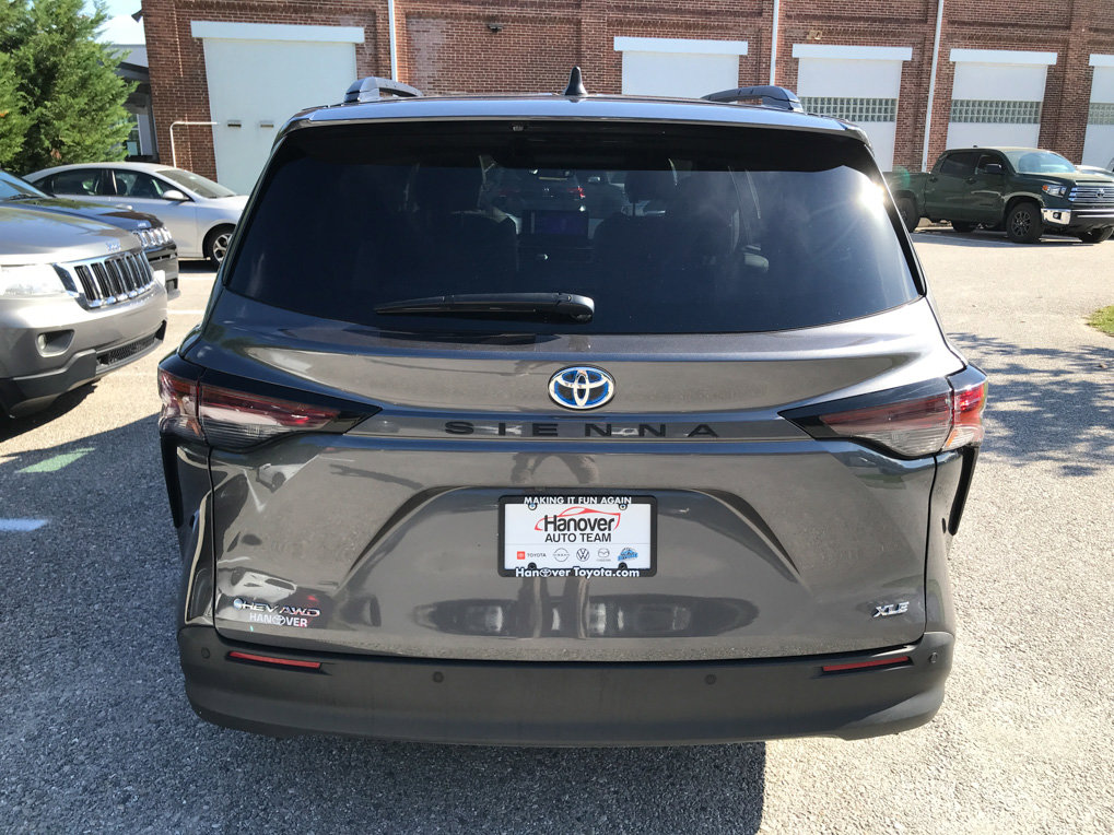 Used 2025 Toyota Sienna XLE image 7
