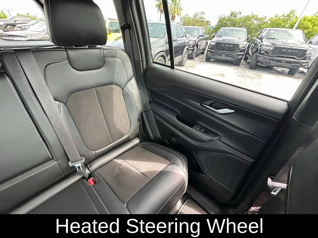 Used 2023 Jeep Grand Cherokee Altitude AWD/4WD image 14