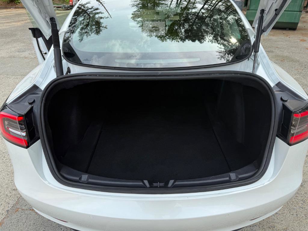 Used 2022 Tesla Model 3 Standard Range Plus image 9