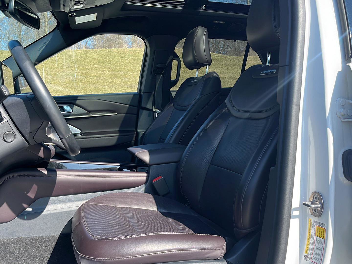 Used 2025 Ford Explorer Platinum image 12