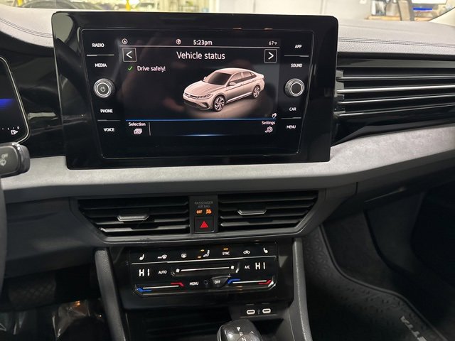 Used 2025 Volkswagen Jetta SE w/ Black Wheel Package image 17