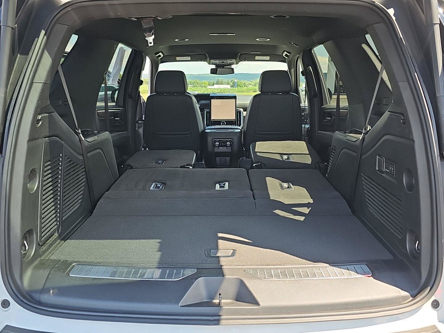 Used 2025 GMC Yukon Denali AWD/4WD image 32