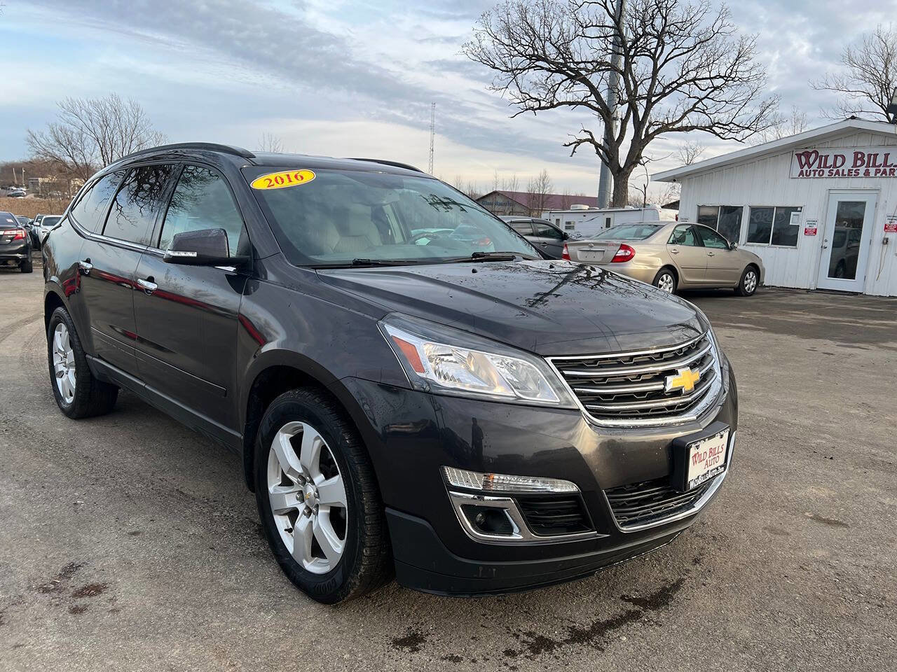 Used 2016 Chevrolet Traverse LT w/ Style and Technology Package image 3