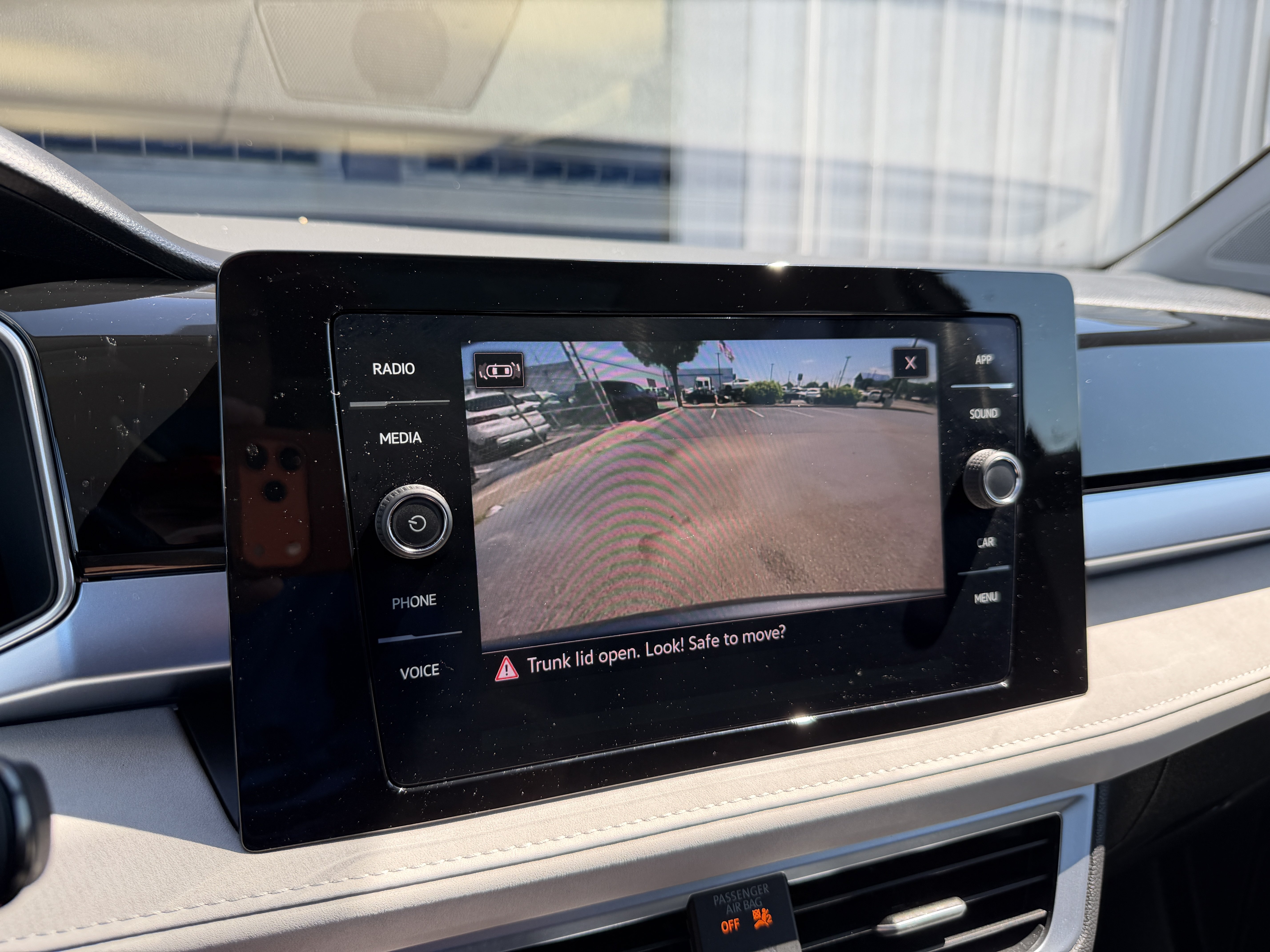 Certified 2025 Volkswagen Taos SE w/ Panoramic Sunroof Package FWD image 19