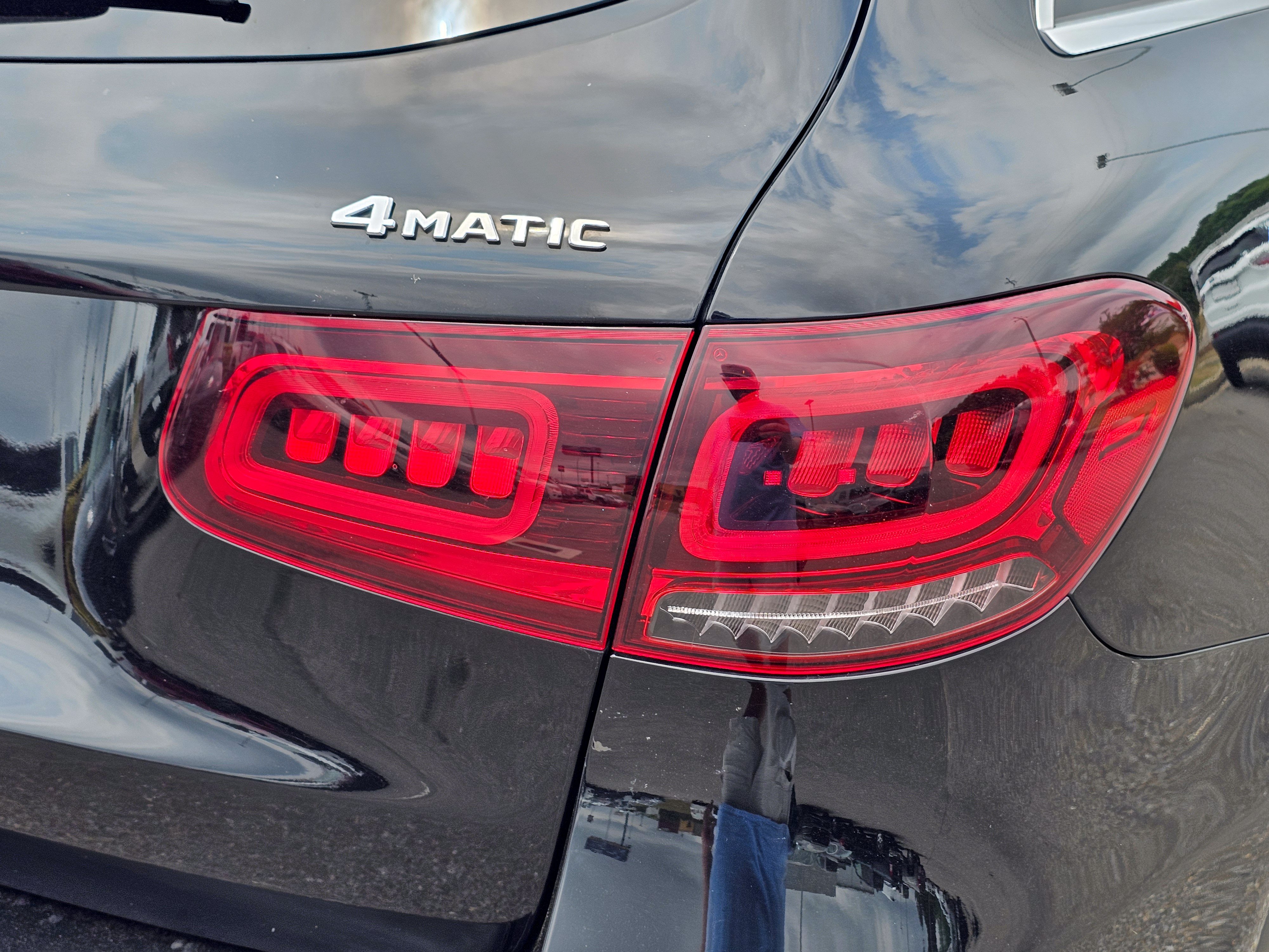 Used 2021 Mercedes-Benz GLC 300 4MATIC image 9