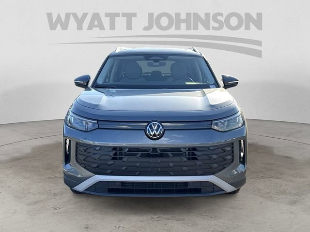 New 2025 Volkswagen Tiguan SE image 8