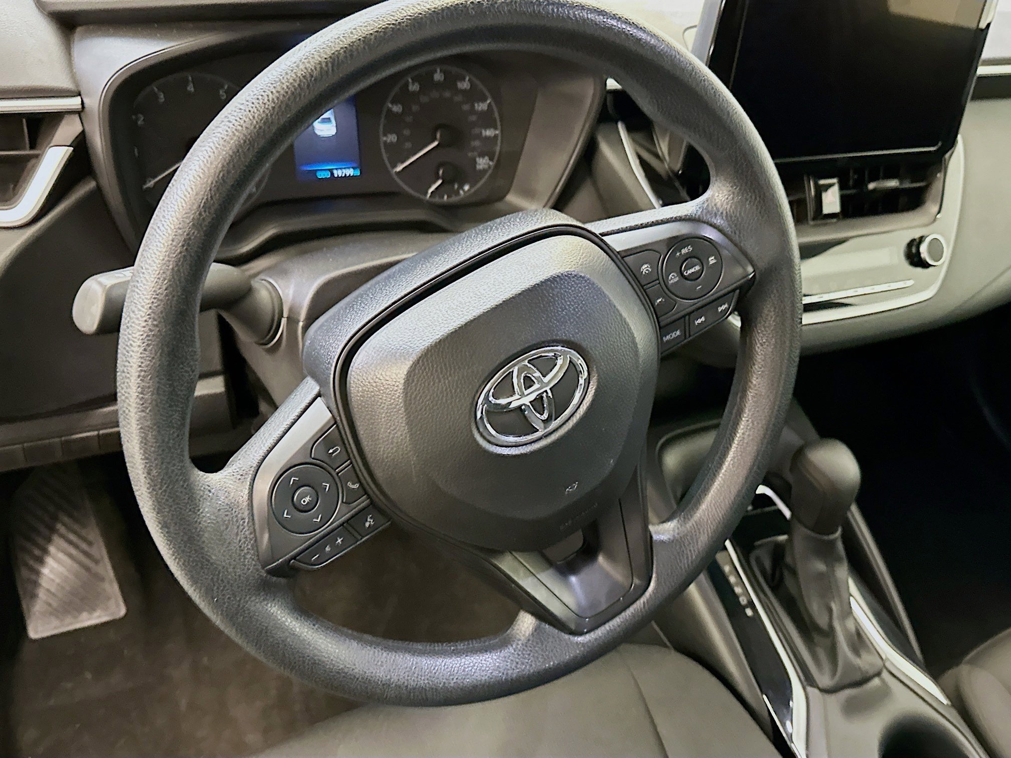 Used 2025 Toyota Corolla LE image 18