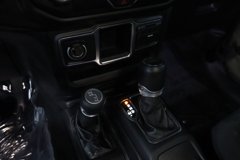 Used 2020 Jeep Gladiator Sport image 30