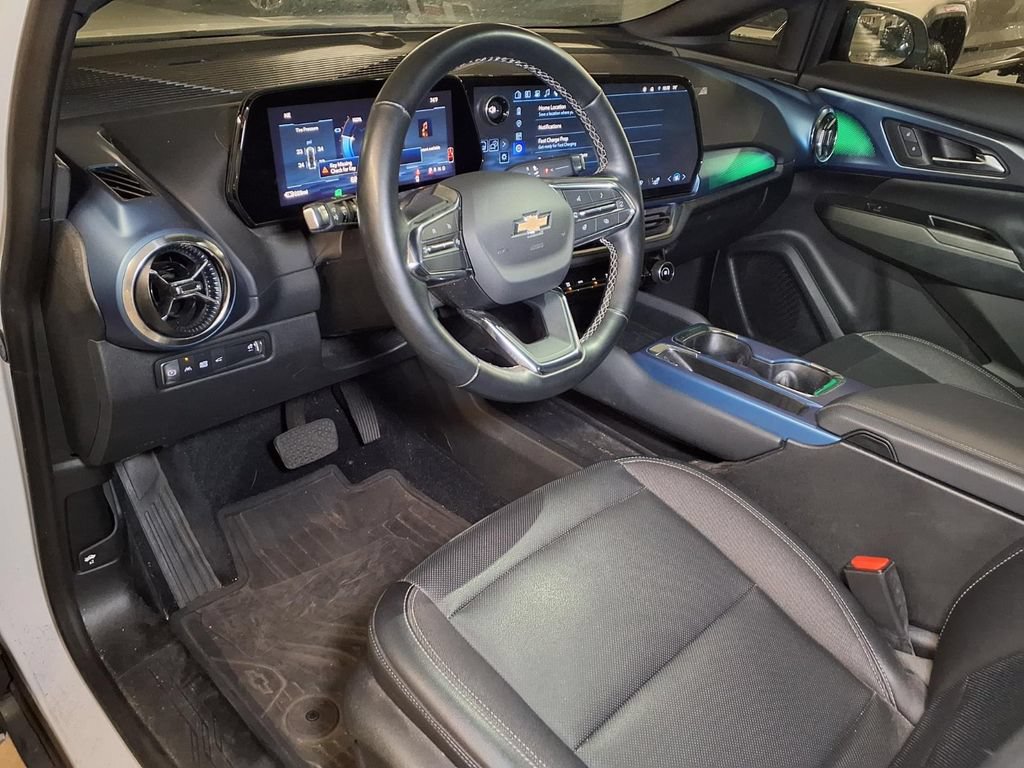 Used 2024 Chevrolet Equinox EV LT w/ LPO, Blackout Package FWD image 4