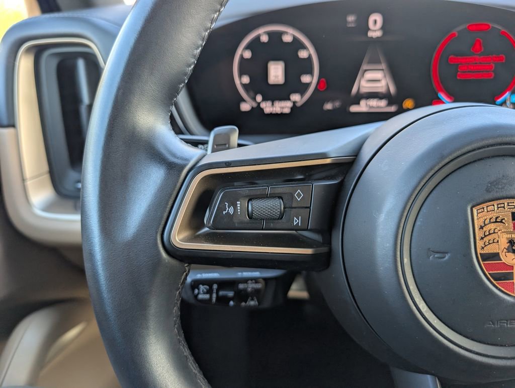 Used 2024 Porsche Cayenne image 23