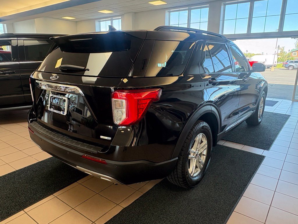 Used 2020 Ford Explorer XLT w/ Equipment Group 202A AWD/4WD image 3