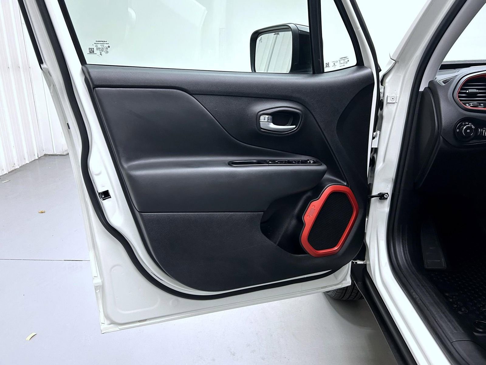 Used 2022 Jeep Renegade Trailhawk image 9