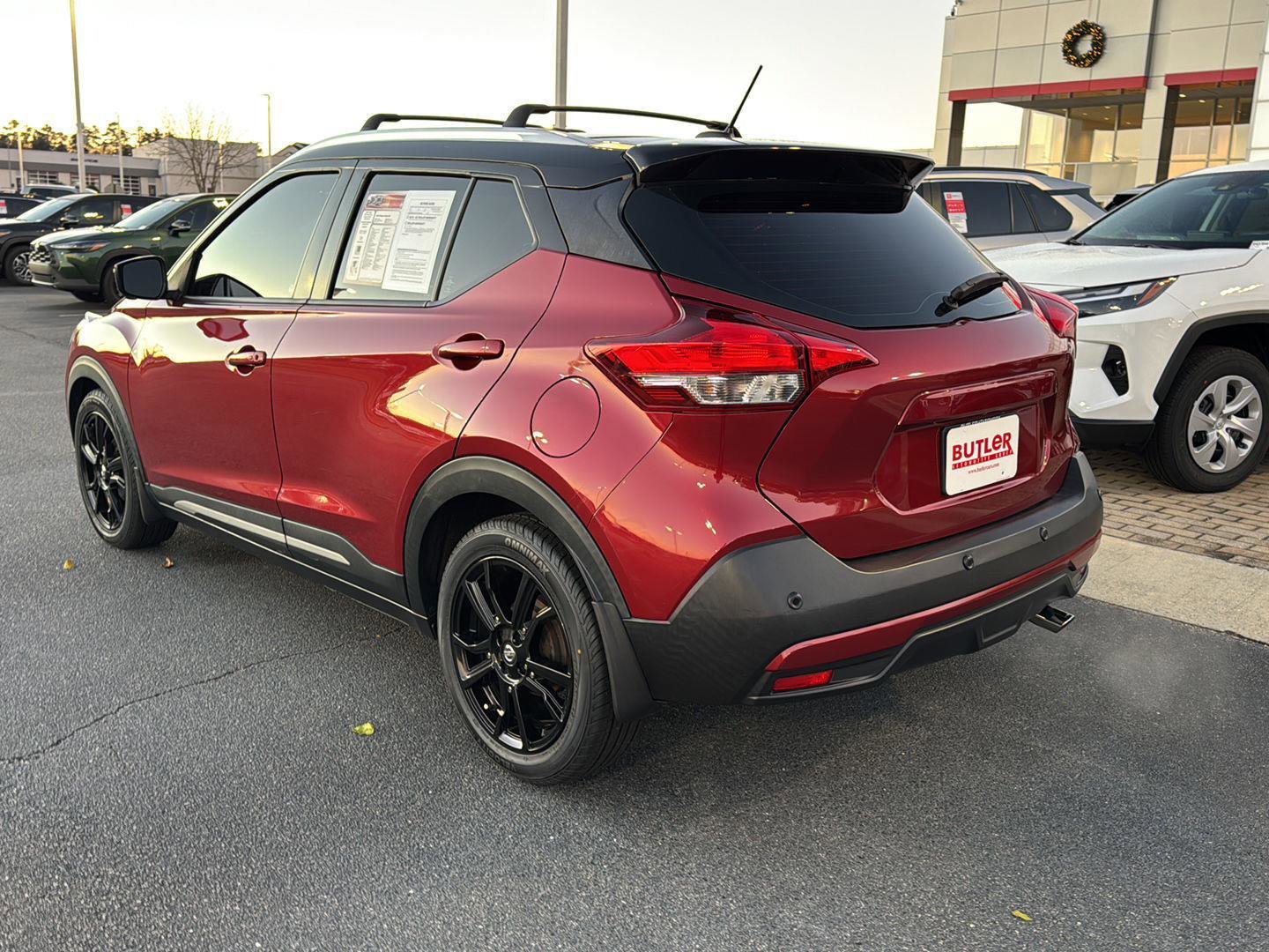 Used 2020 Nissan Kicks SR w/ SR Premium Package image 3