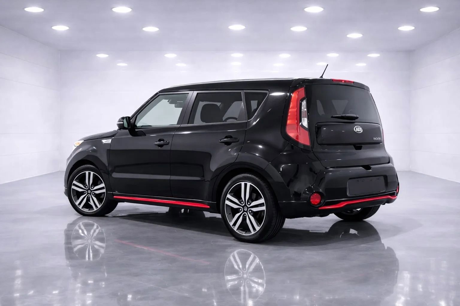 Used 2015 Kia Soul + FWD image 3