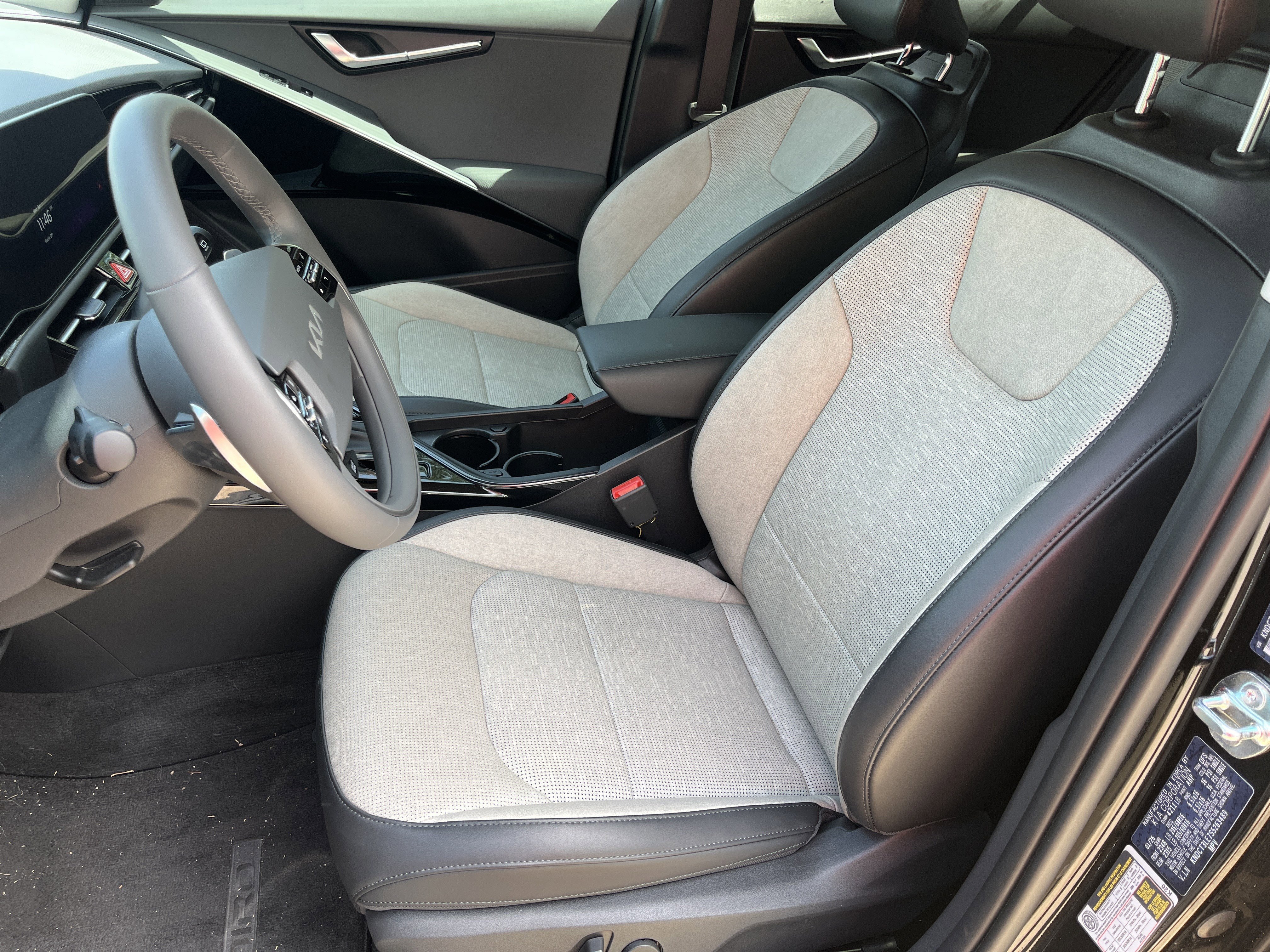 Used 2025 Kia Niro SX FWD image 17