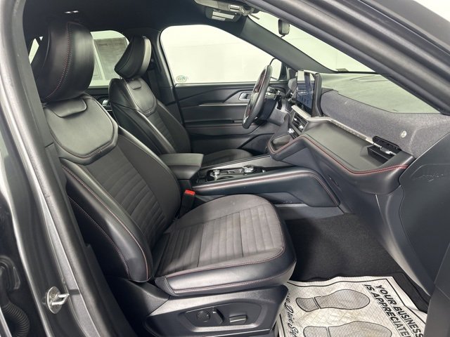 Used 2025 Ford Explorer ST-Line w/ ST-Line Street Pack image 15