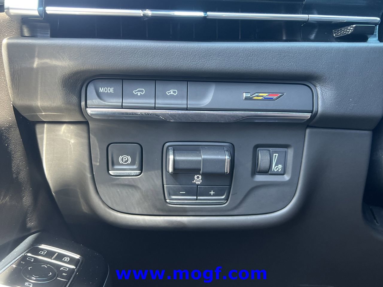 Used 2025 Cadillac Escalade V AWD/4WD image 17