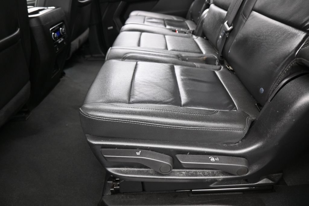Used 2024 Chevrolet Suburban LT RWD image 33