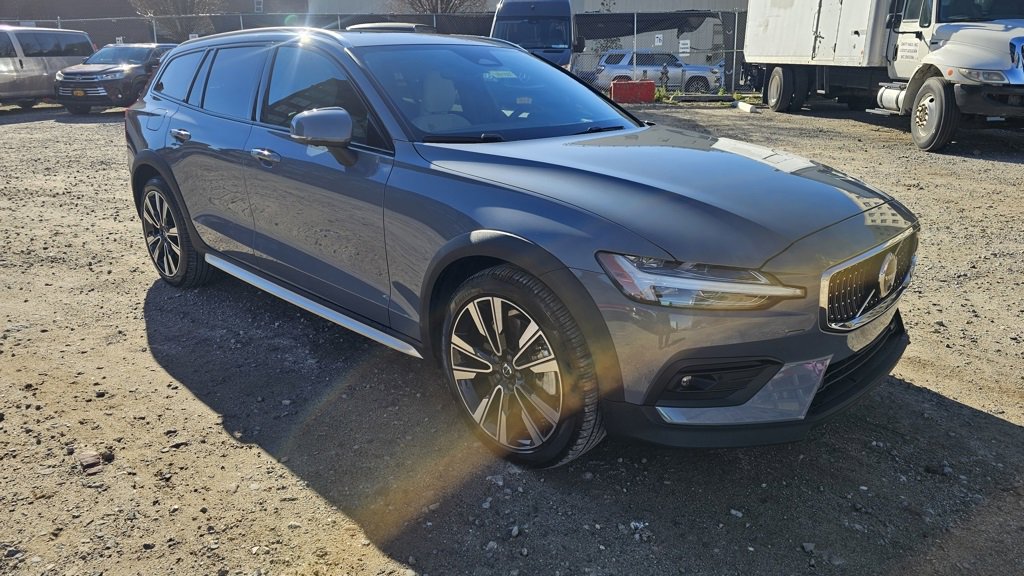 Certified 2024 Volvo V60 B5 Cross Country Ultimate image 5