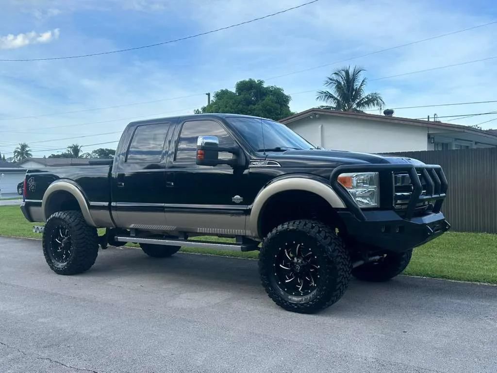 Used 2012 Ford F250 King Ranch w/ King Ranch w/Chrome Pkg AWD/4WD image 2