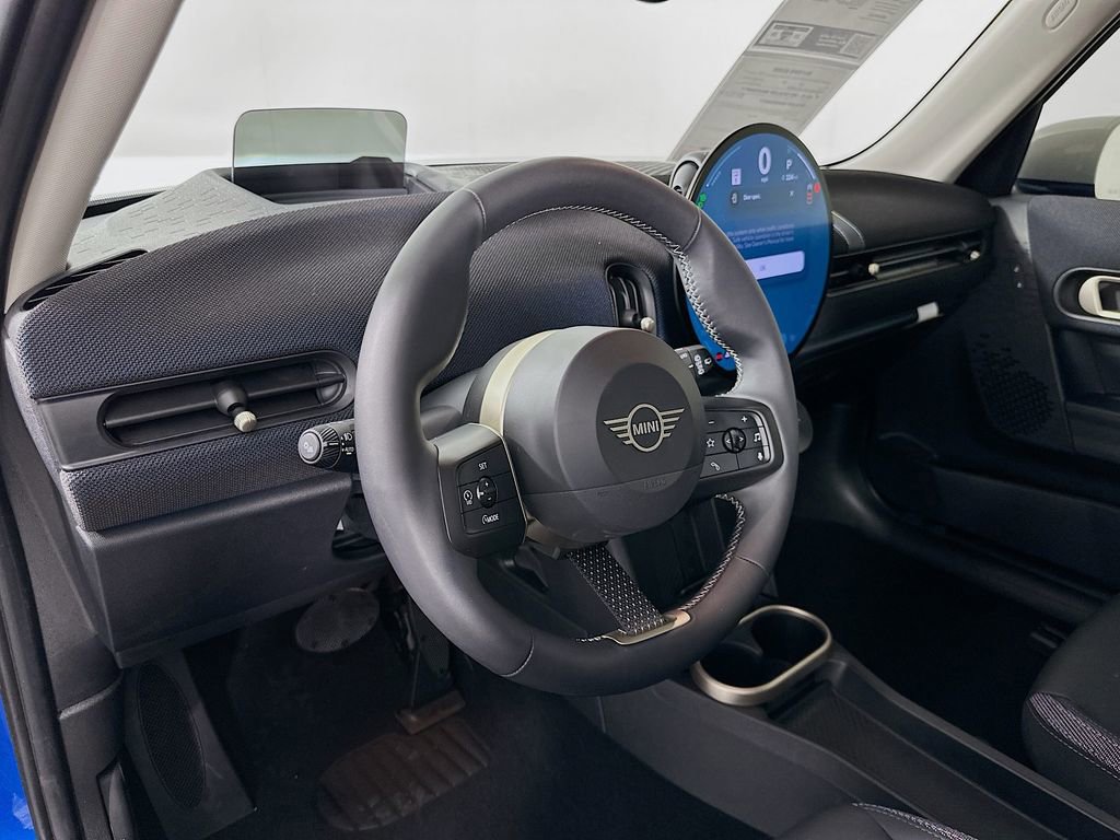 Certified 2025 MINI Cooper 4-Door Hardtop image 9