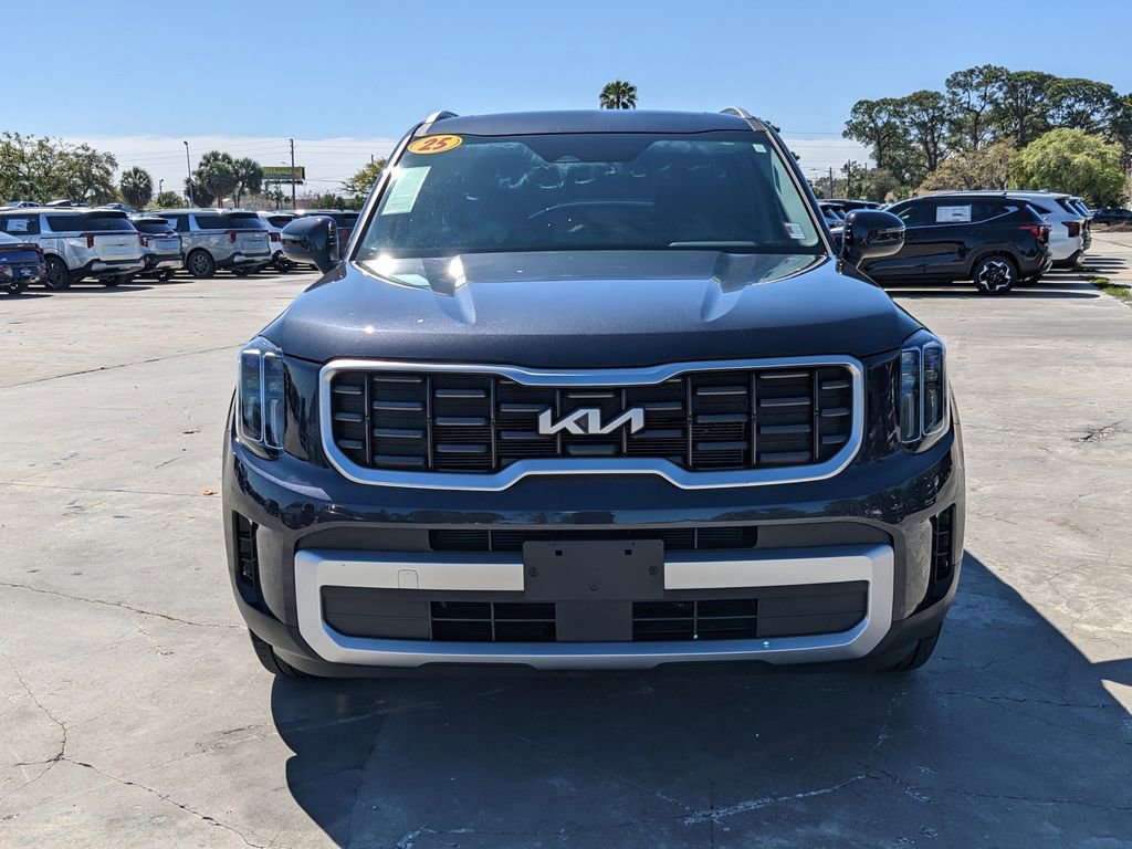 Used 2025 Kia Telluride S image 3